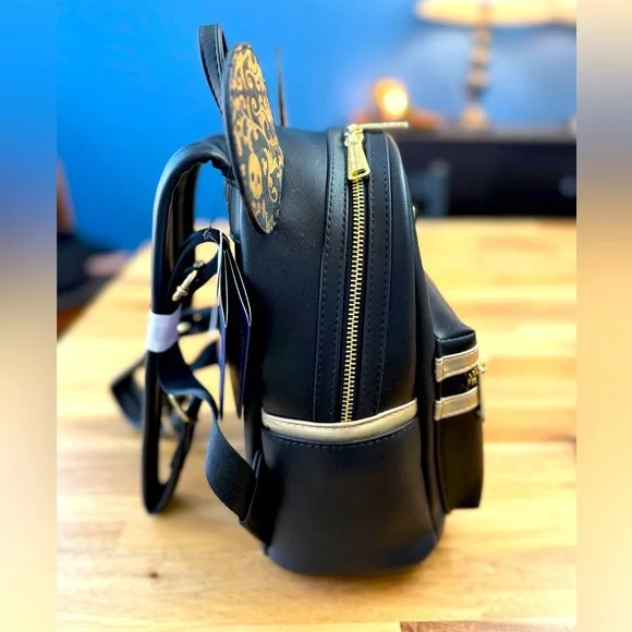 MMMA Pirates of the Caribbean Backpack 2 of 12 2025
Mickey Mouse NWT - Picture 4 of 5